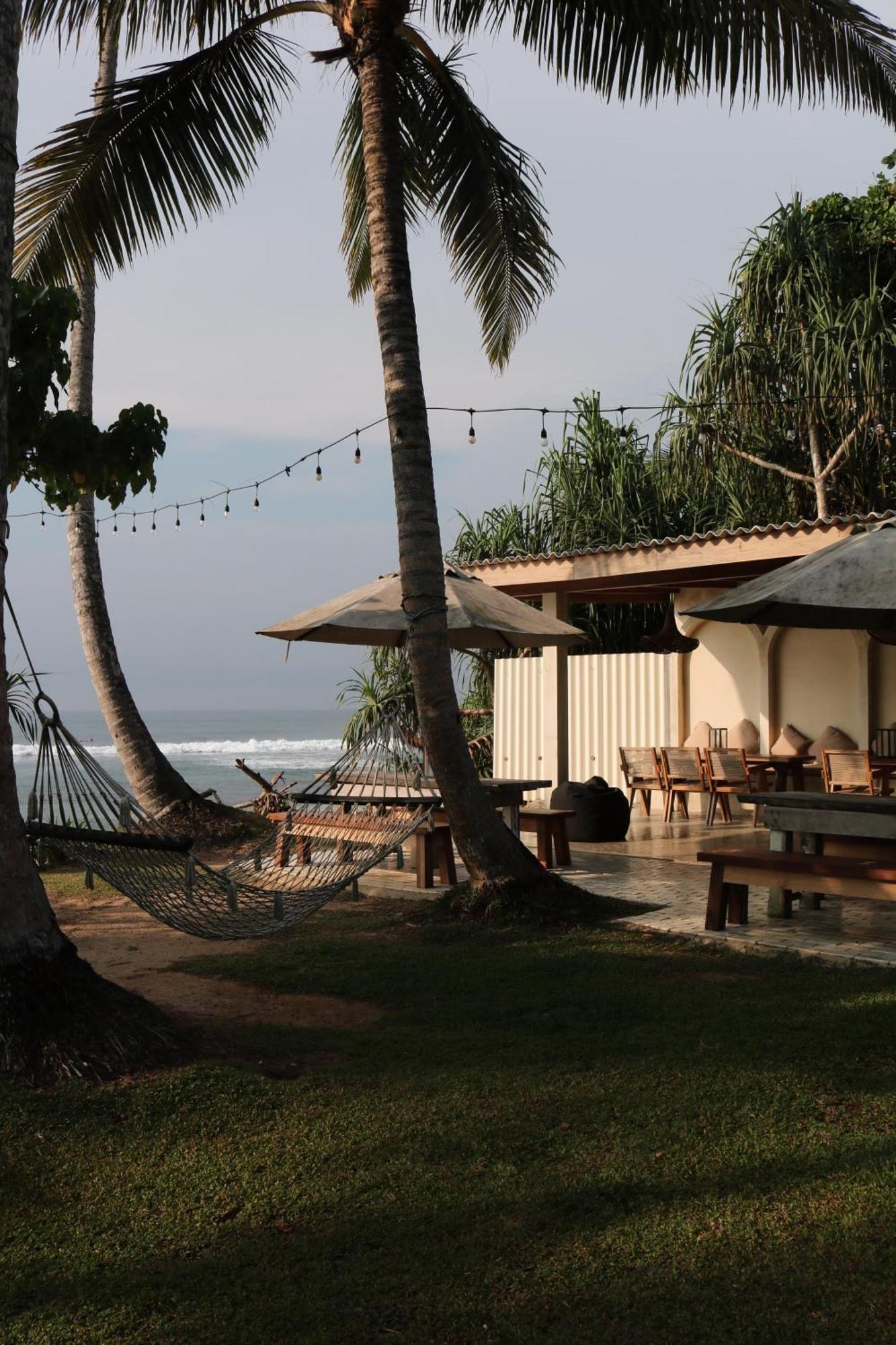 Swell Shacks Hotel Matara Exterior photo